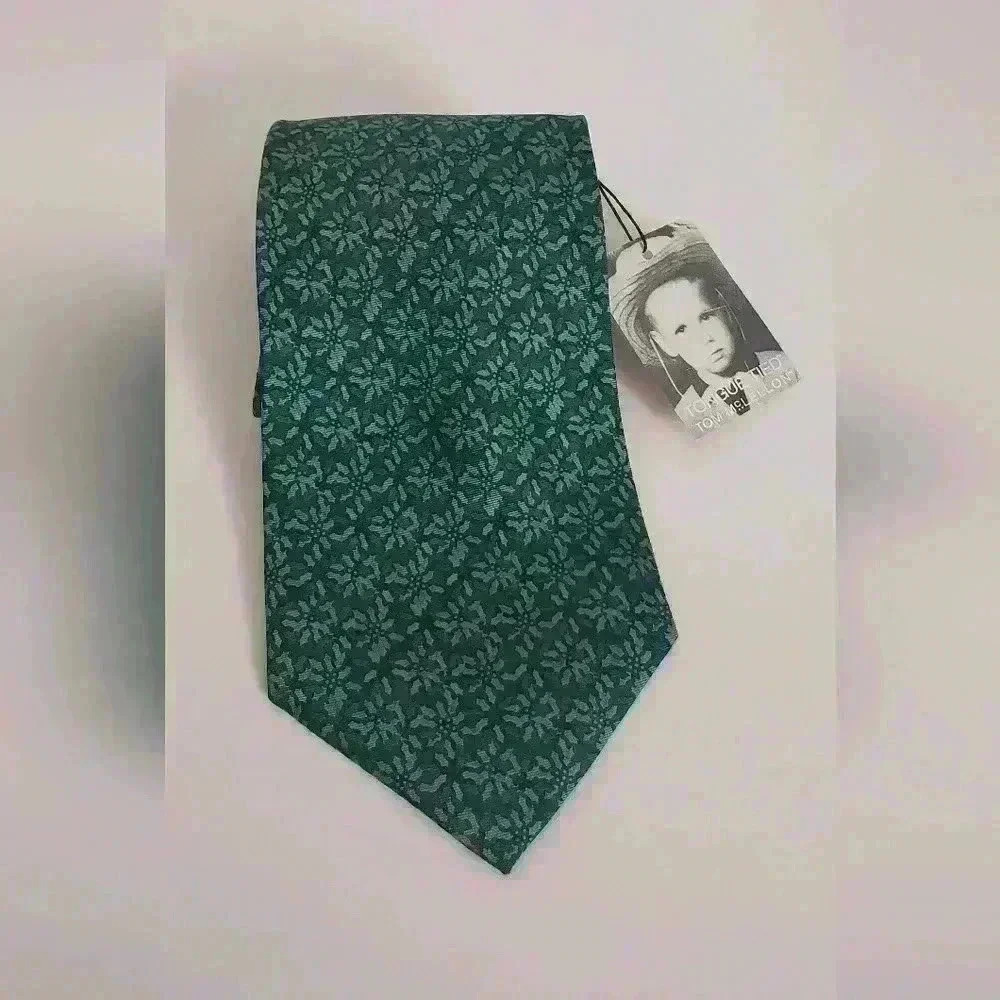 Holiday Berry Tongue Tied Men's Tie- New With Tags